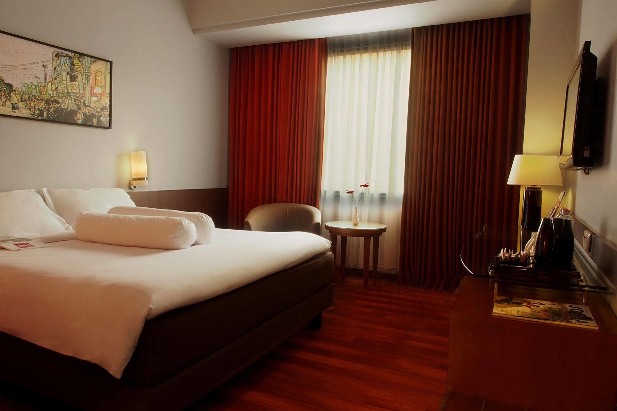 Ibis Malioboro Yogyakarta Exterior foto